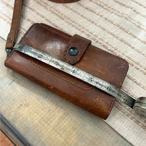 Frye Melissa phone wallet distressed worn in - Picture 4 of 6